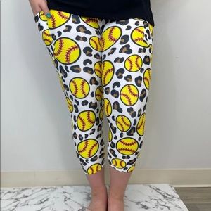 Softball capri leggings